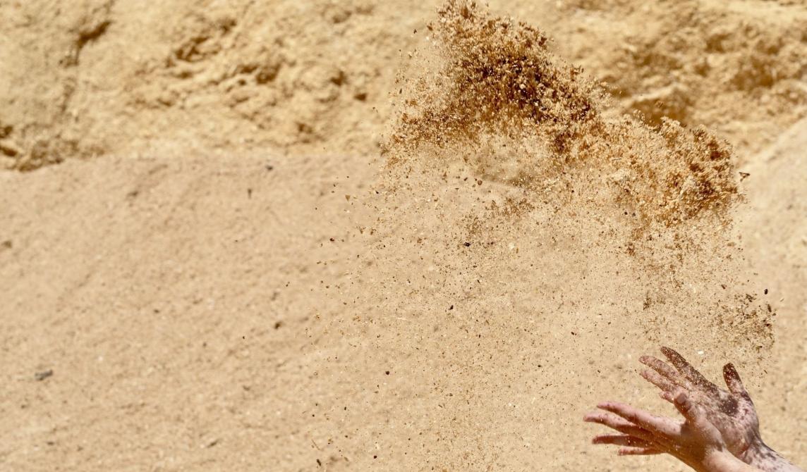 Installation industrielle de traitement de sciure de bois pour fabrication de terrasses composites Silvadec