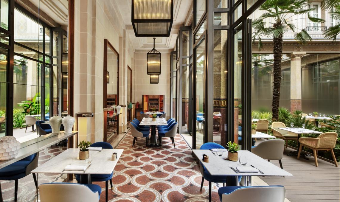 SILAM1812_france_paris_hotel_prince_de_galles_patio_restaurant_les_heures_rio_138_